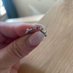 Elegant Silver Leaf Ring